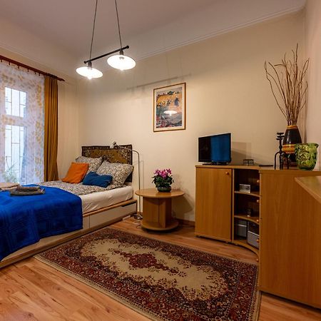 A Quiet Studio In The Heart Of The City Будапеща Екстериор снимка