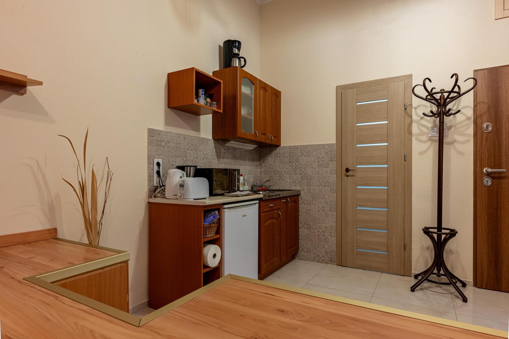 A Quiet Studio In The Heart Of The City Будапеща Екстериор снимка