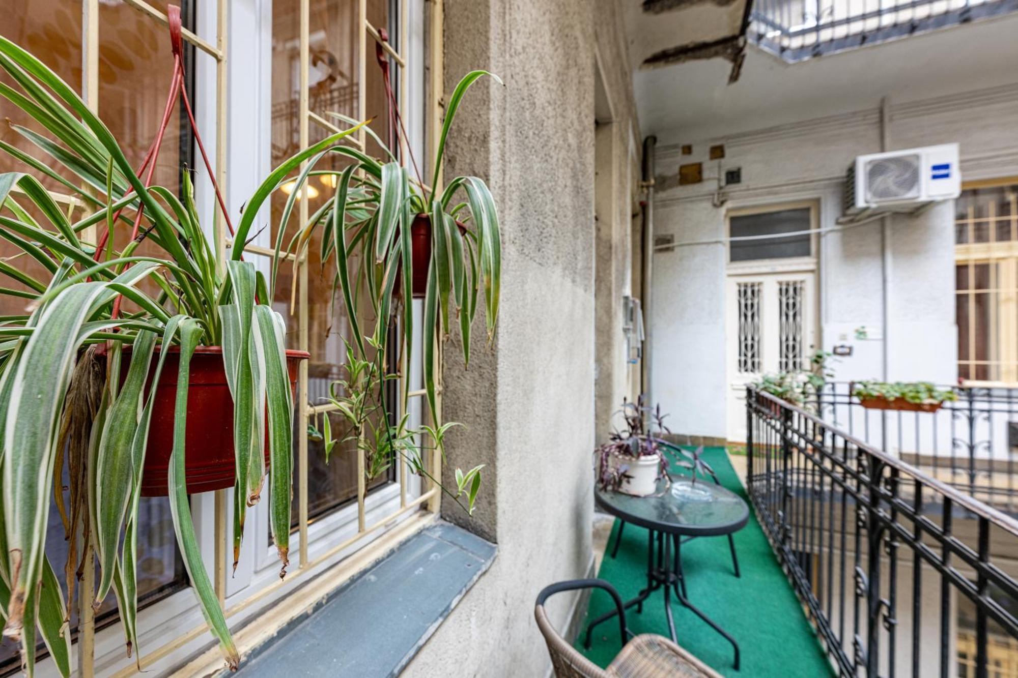 A Quiet Studio In The Heart Of The City Будапеща Екстериор снимка