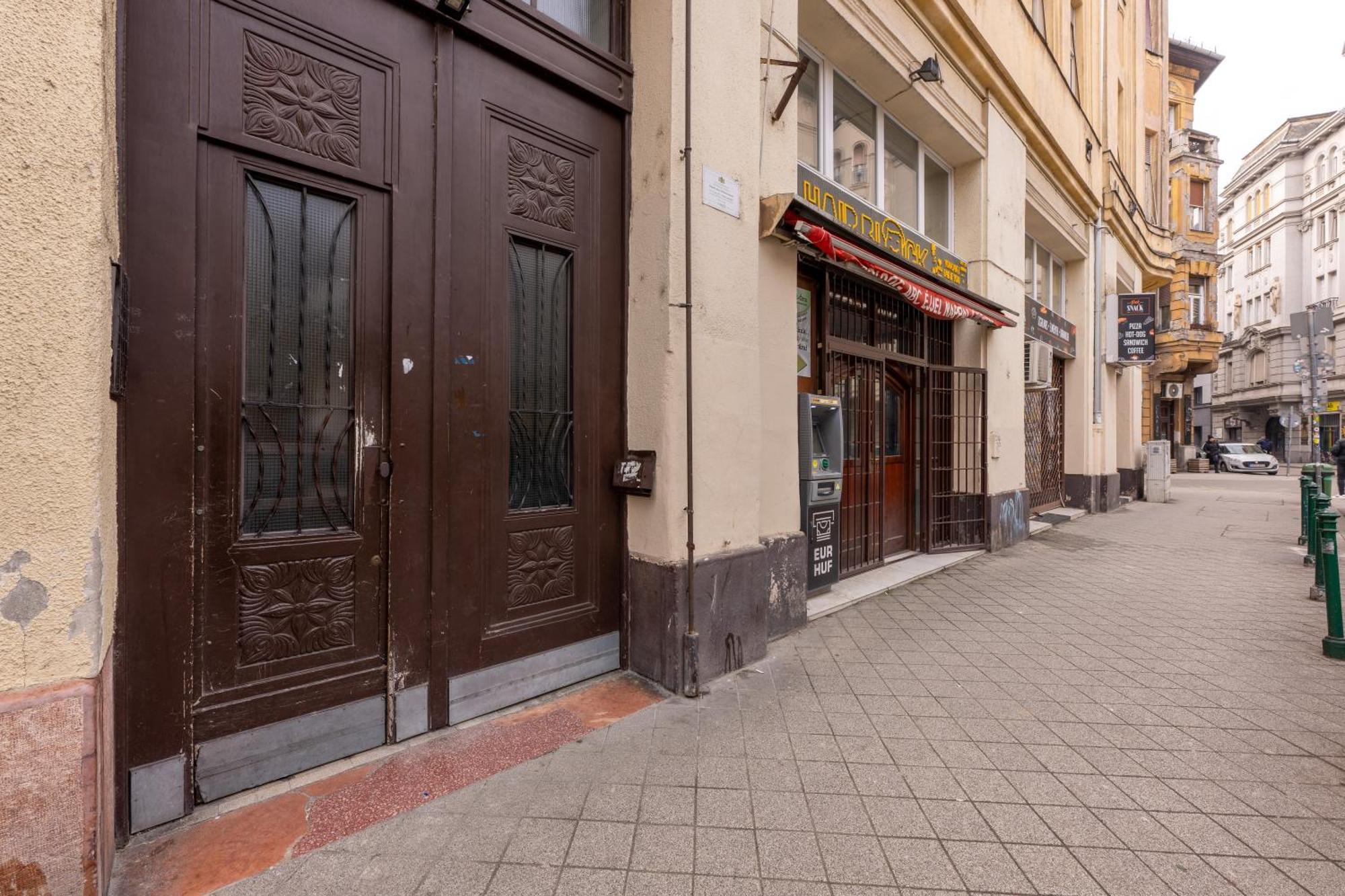 A Quiet Studio In The Heart Of The City Будапеща Екстериор снимка